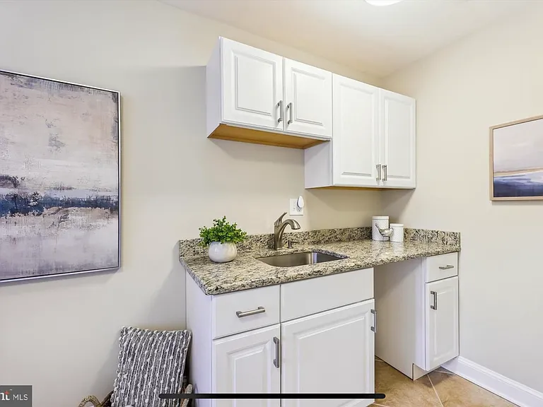 4451 Macarthur Blvd NW — Photo 21