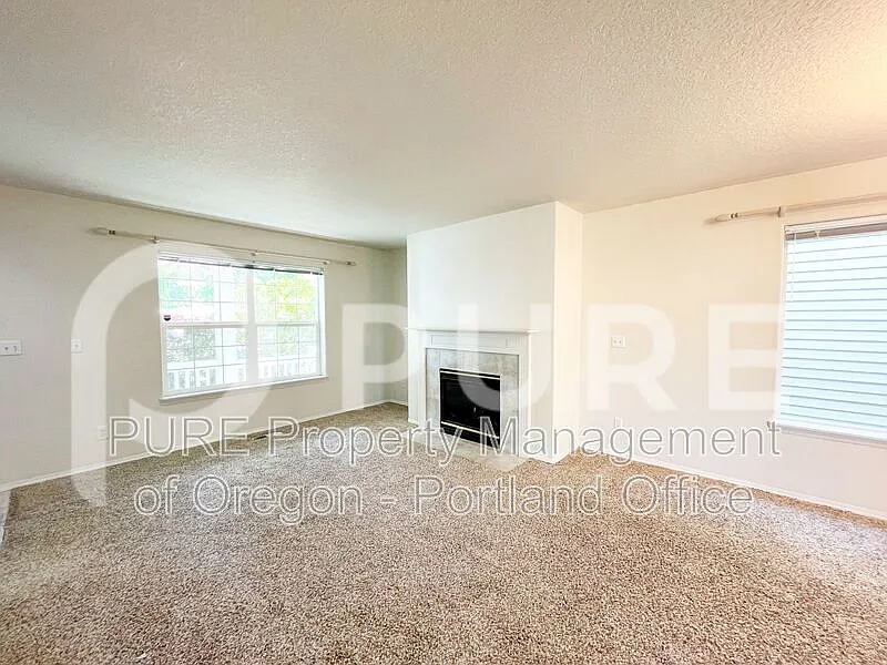 3 bed, 1.5 bath, 1300 sqft, $2,595 — Photo 3