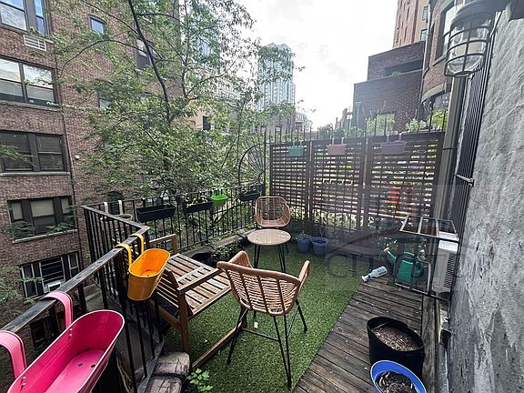 2nd image of 306 W 73rd St APT 3b