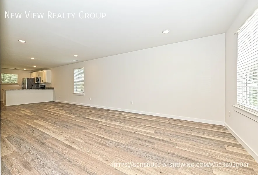 3 bed, 2.5 bath, 1334 sqft, $1,595 — Photo 3