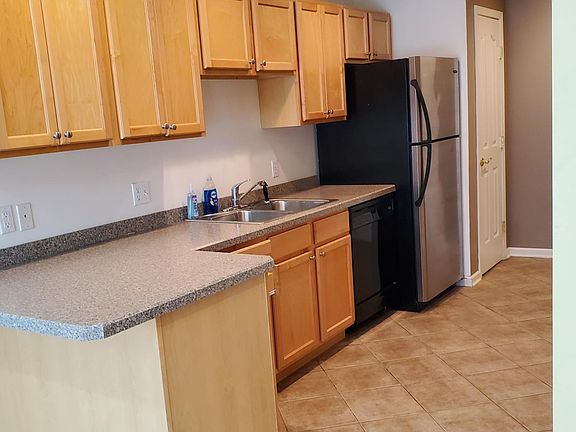 3rd image of 943 Maryvale Dr #943