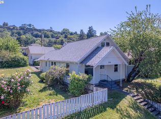 904 E 14th St, The Dalles, OR 97058