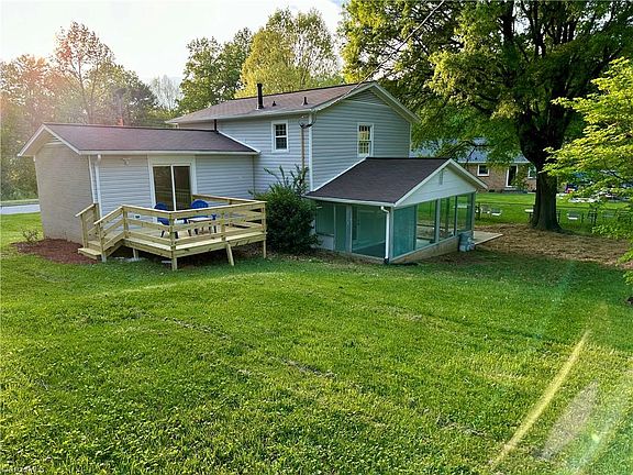 2nd image of 1704 Larchmont Dr