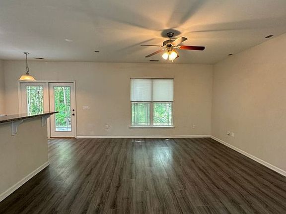 5th image of 670 Summer Hill Way