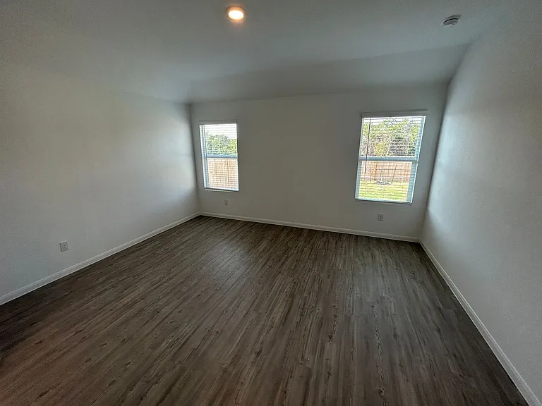 14706 Somerset Ml — Photo 8