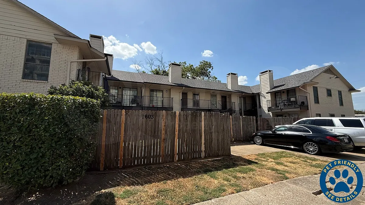 2 bed, 1.0 bath, 813 sqft, $1,025 — Photo 1
