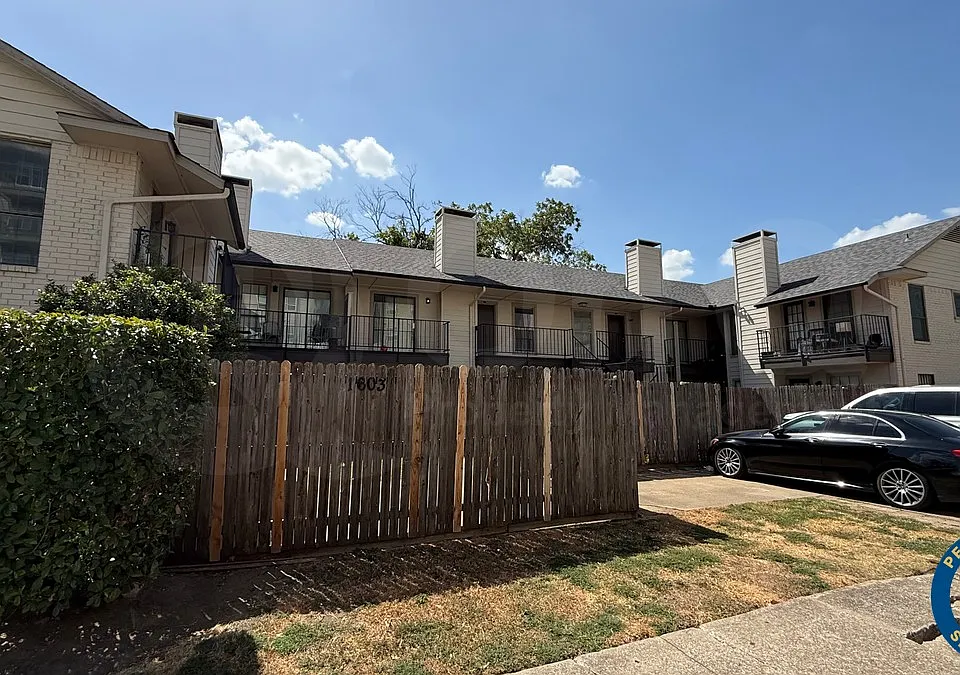 1603 N Garrett Ave #203