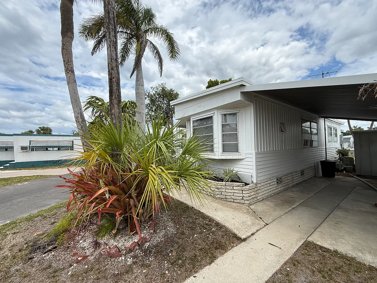 Building Photo - 4851 W Gandy Blvd #31