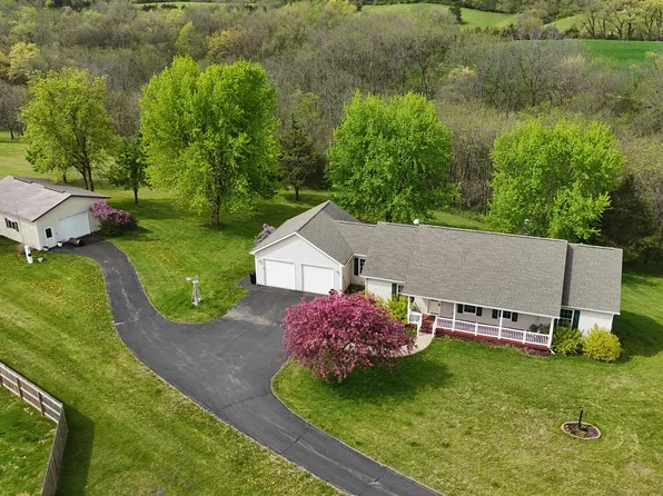 1764 Williams Dr, Galena, IL 61036