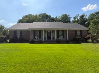 1195 Morrison Dr, Grenada, MS 38901
