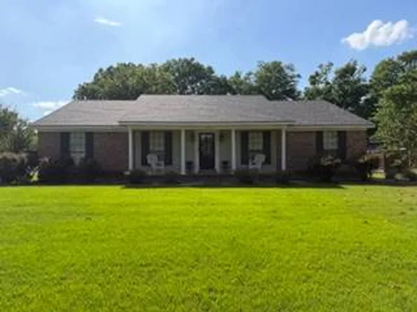 1195 Morrison Dr, Grenada, MS 38901