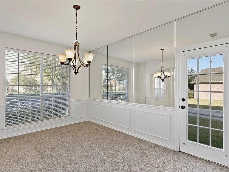 1313 Bradbury Dr — Photo 5