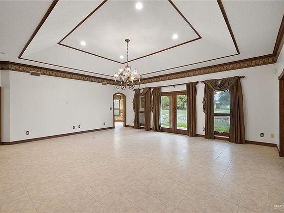 3rd image of 818 Cimarron Dr