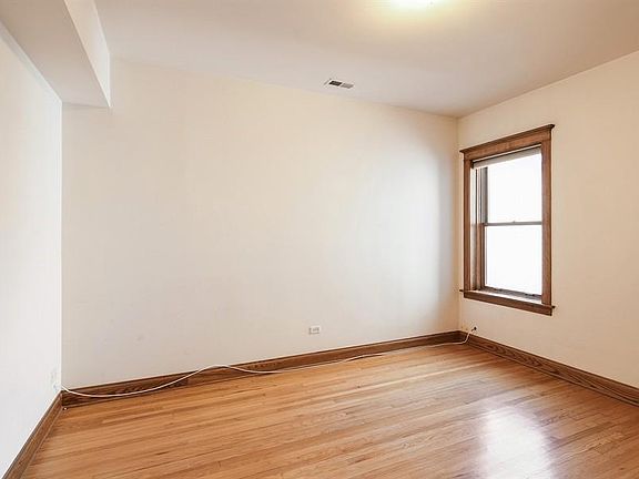 2nd image of 5838 N Kenmore Ave #813