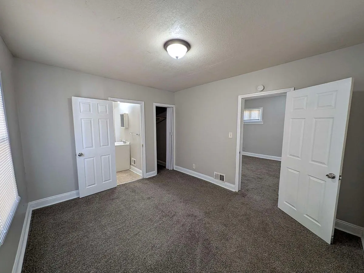 2 bed, $945 — Photo 4