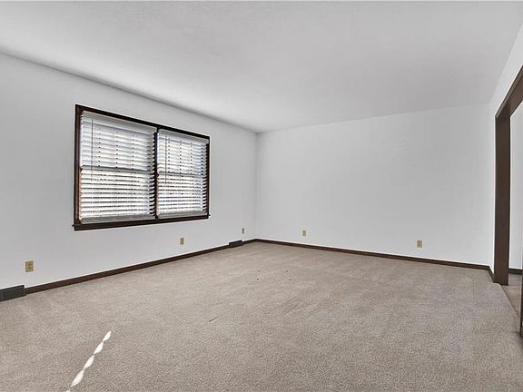 2nd image of 9606 W 95th St