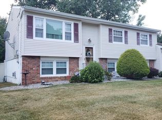 4 Pleasant Ct, Toms River, NJ 08753