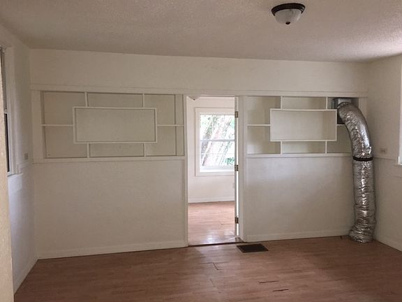 4th image of 524 NE 9th Ave