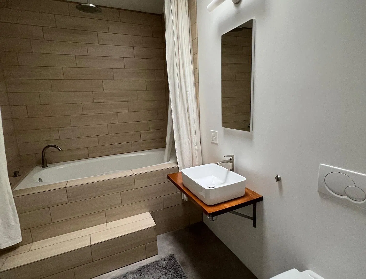 2 bed, 1092 sqft, $2,300 — Photo 2