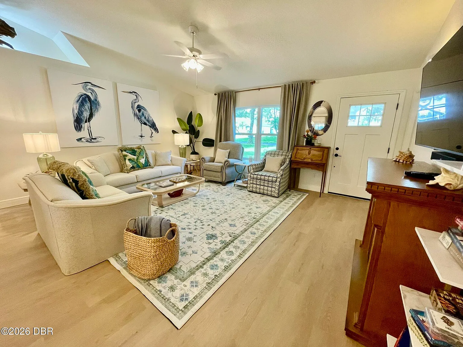 3 bed, 2.0 bath, 1412 sqft, $3,100 — Photo 4