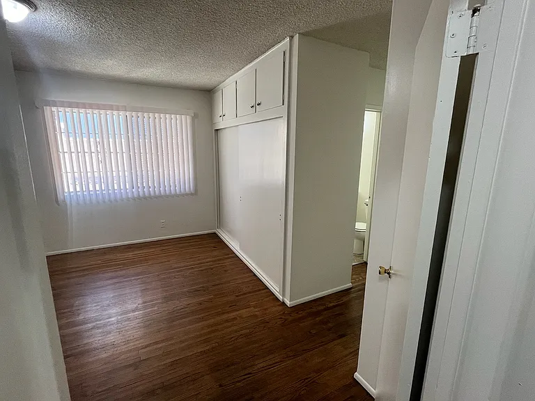 1959 Cedar Ave #1 — Photo 8