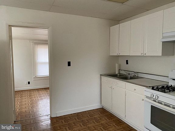 3rd image of 4002 Post St