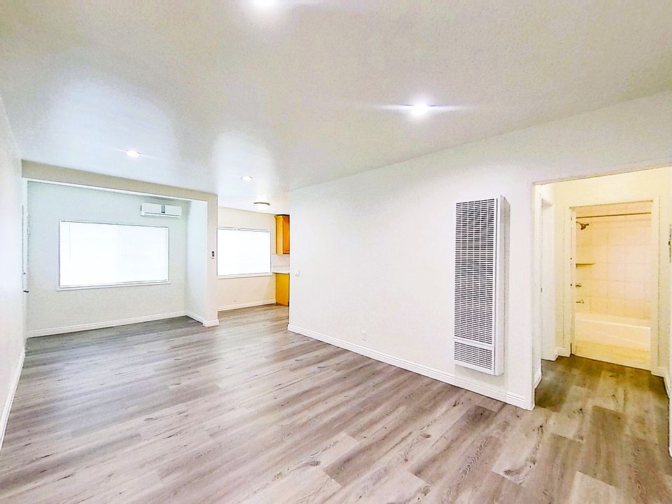 Spacious living room