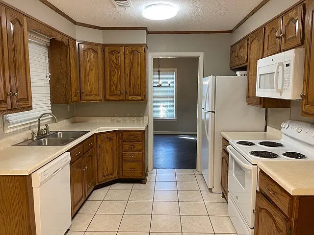 809 Southwest Dr — Photo 7