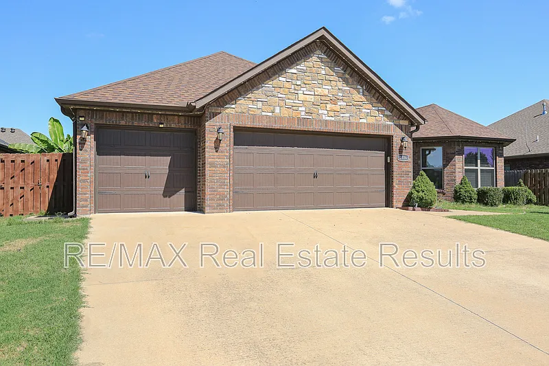 Thornbrook Village — Photo 4