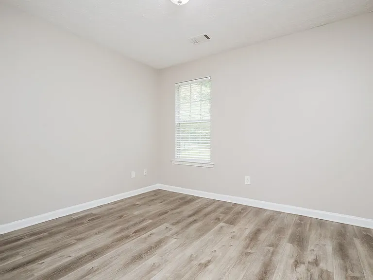115 Syracuse Ln — Photo 14
