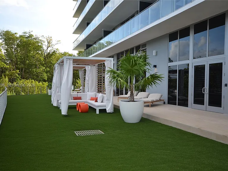 16385 Biscayne Blvd #518 — Photo 16
