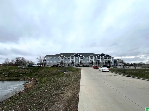 201 Sunrise Park Rd #310, Storm Lake, IA 50588