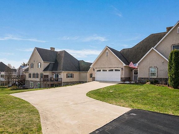 3rd image of 1744 Heritage Estates Cir