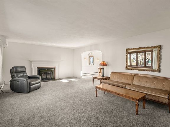 5th image of 167 Rock St