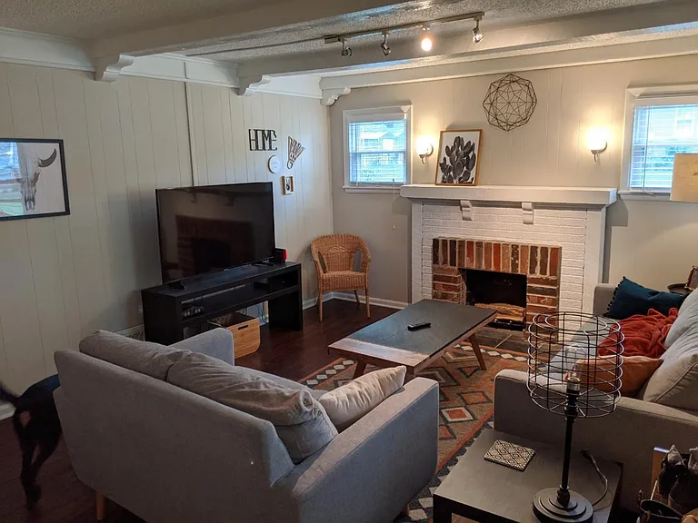5832 Monrovia St #HOUSE — Photo 2