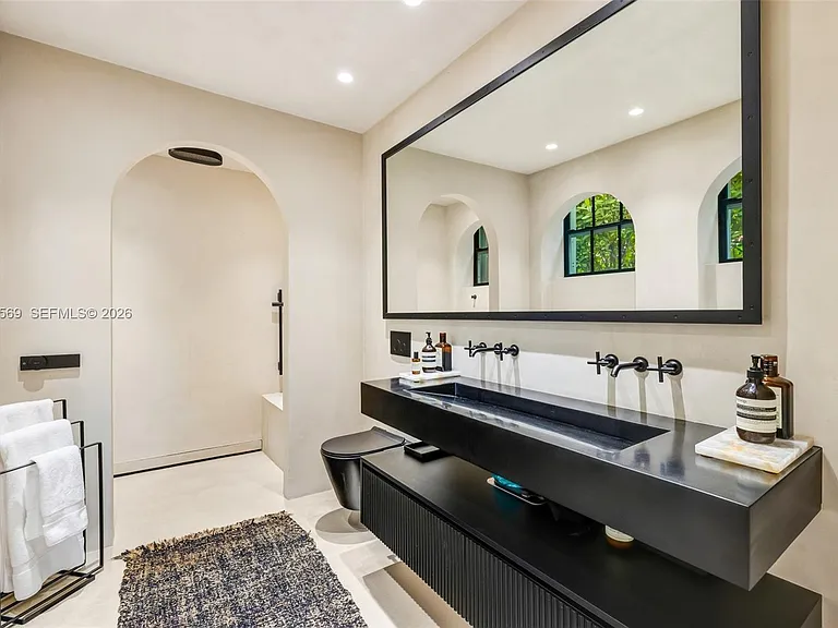 1225 Alhambra Cir — Photo 20