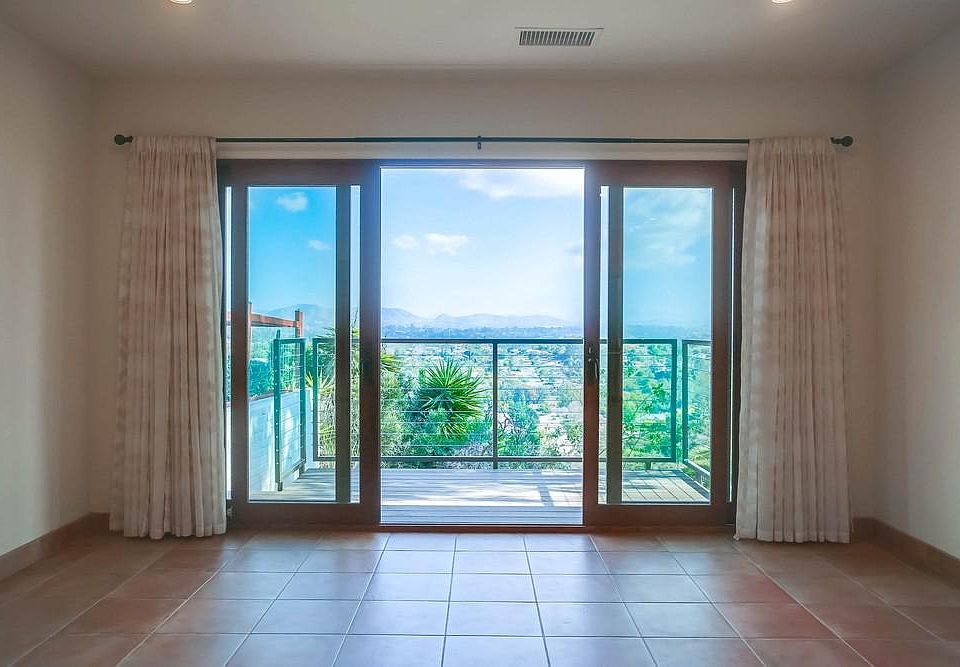 Living Room/Private Deck