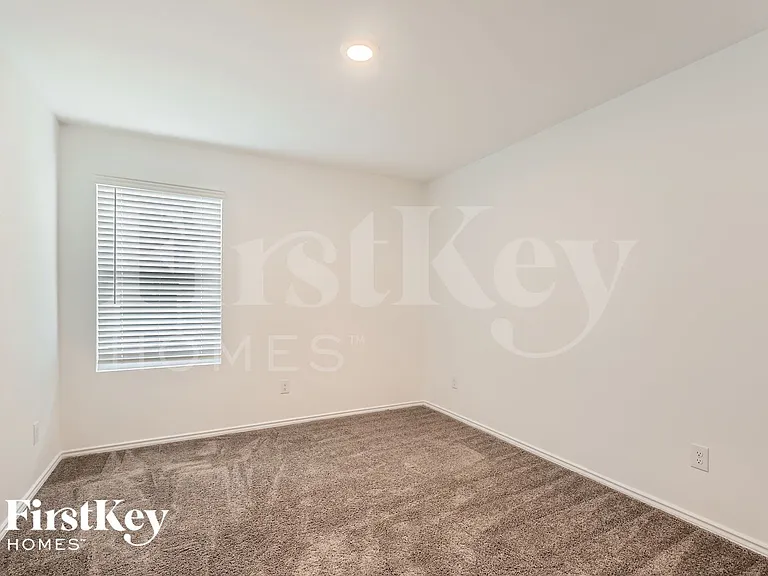 1335 White Willow — Photo 22