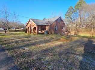 403 S Pew St, Westminster, SC 29693