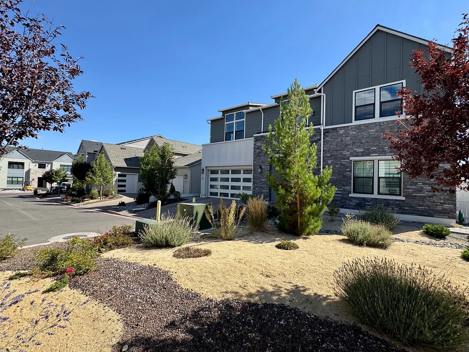 5 bed, 4659 sqft, $7,950 — Photo 3