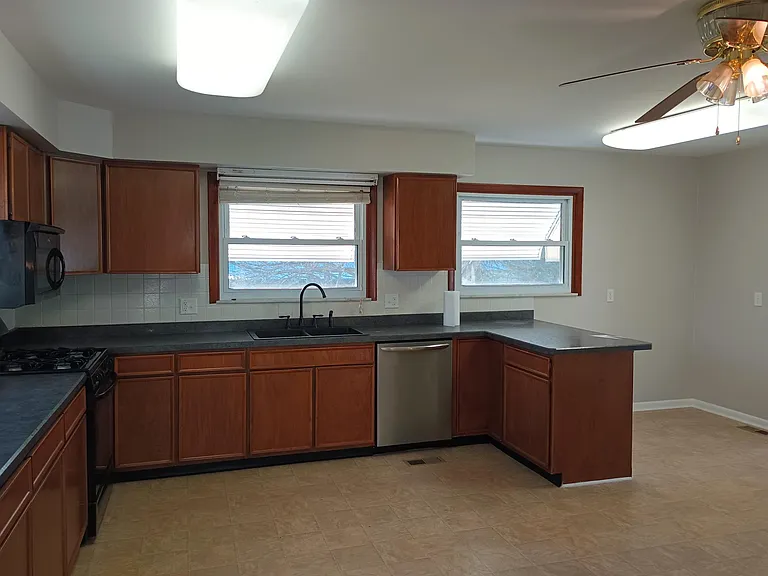 1716 Harlan Rd — Photo 4