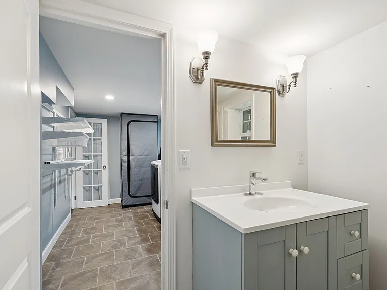 589 Highcrest Dr — Photo 23