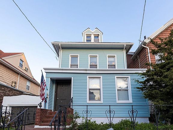 2nd image of 209 Bay 10 St