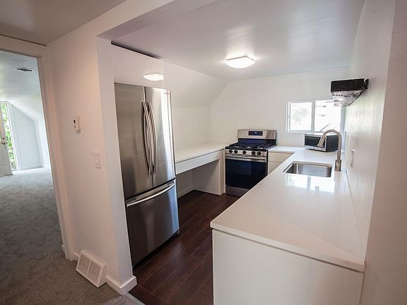 Eat In Kitchen - 1026 Madison Street Syracuse Campus Prime