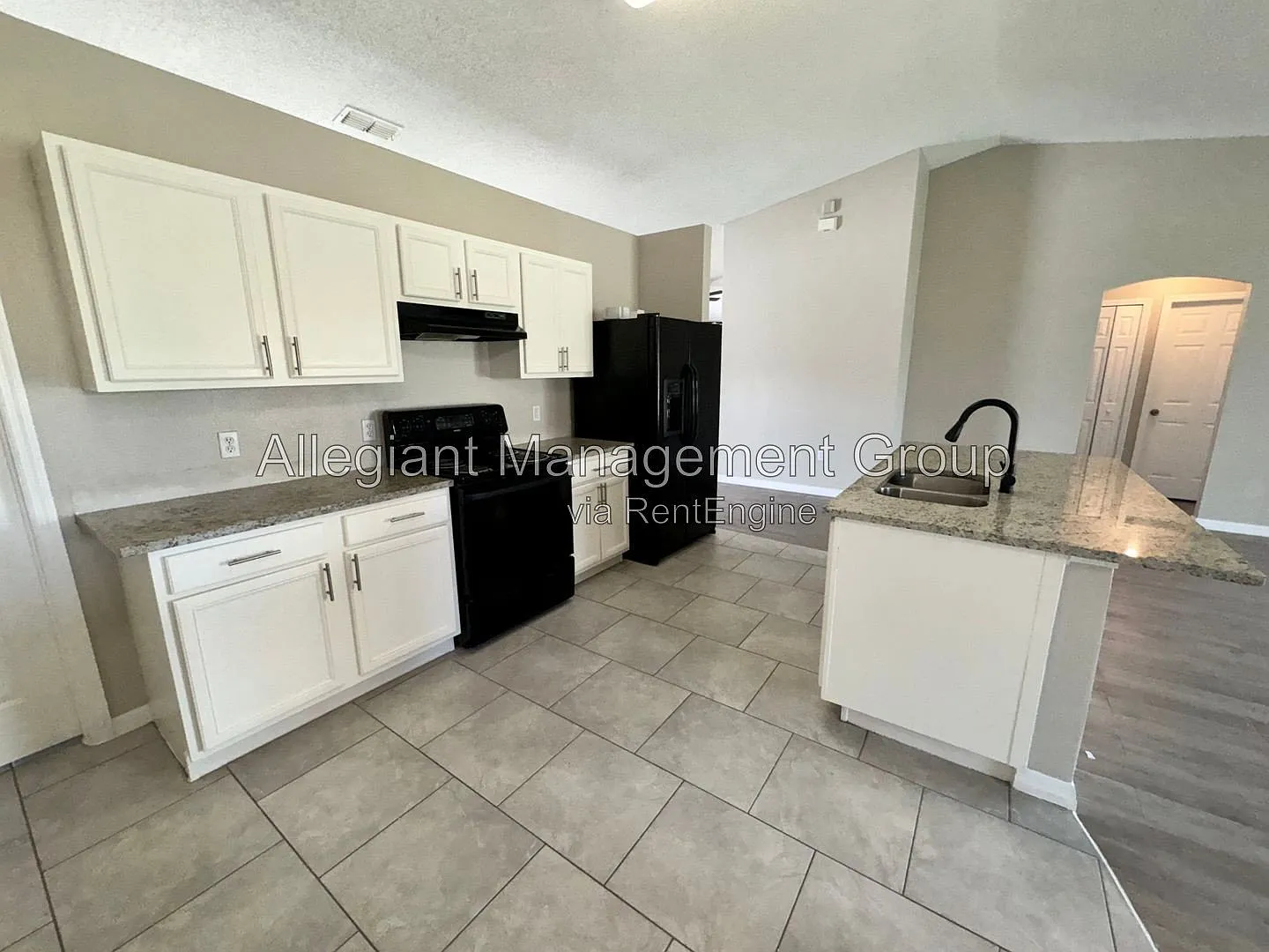 3 bed, 2.0 bath, 2040 sqft, $1,799 — Photo 2
