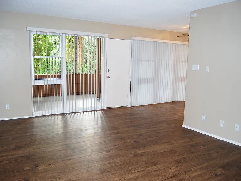 Terraces at South Pasadena Apartments — Photo 36