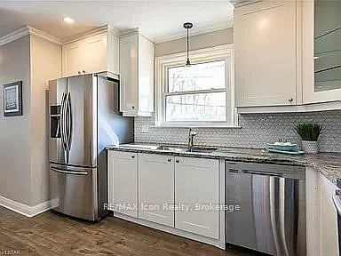 319 Ridgewood Cres S #MAIN — Photo 8