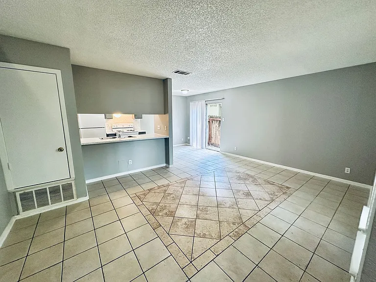 1318 Southport Dr — Photo 37