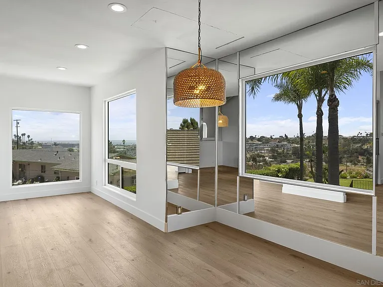683 Marine View Ave — Photo 30