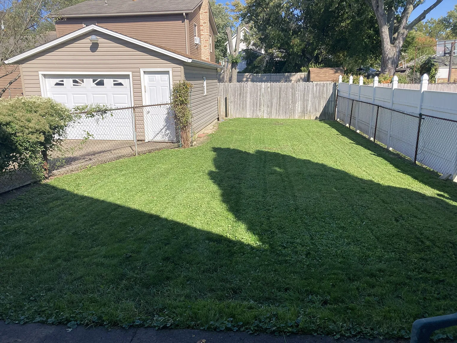 3 bed, $1,100 — Photo 2